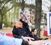 Jaunieji konservatoriai po Vyriausybės langais &scaron;aipėsi i&scaron; Druskininkų skandalo