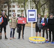 Jaunieji konservatoriai po Vyriausybės langais &scaron;aipėsi i&scaron; Druskininkų skandalo