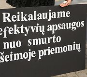 Prie Seimo vyko gatvės akcija &bdquo;Stabdykime smurtą prie&scaron; moteris&ldquo;
