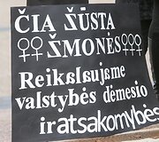Prie Seimo vyko gatvės akcija &bdquo;Stabdykime smurtą prie&scaron; moteris&ldquo;