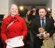 Akcijos organizatoriai prezidentūros kanceliarijoje įteikė 14,5 tūkst. para&scaron;ų.