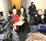 Akcijos organizatoriai prezidentūros kanceliarijoje įteikė 14,5 tūkst. para&scaron;ų.