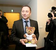 Akcijos organizatoriai prezidentūros kanceliarijoje įteikė 14,5 tūkst. para&scaron;ų.