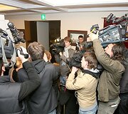 Akcijos organizatoriai prezidentūros kanceliarijoje įteikė 14,5 tūkst. para&scaron;ų.
