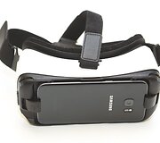 I&scaron;manusis telefonas &bdquo;Samsung Galaxy S7 Edge&ldquo; ir virtualios realybės akiniai &bdquo;Samsung Gear VR&ldquo;