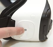 I&scaron;manusis telefonas &bdquo;Samsung Galaxy S7 Edge&ldquo; ir virtualios realybės akiniai &bdquo;Samsung Gear VR&ldquo;