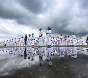 Beveik 300 vaikų ir suaugusiųjų ant Palangos oro uosto kilimo ir tūpimo tako i&scaron;laikė karatė egzaminą