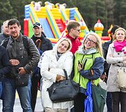 Beveik 300 vaikų ir suaugusiųjų ant Palangos oro uosto kilimo ir tūpimo tako i&scaron;laikė karatė egzaminą