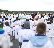 Beveik 300 vaikų ir suaugusiųjų ant Palangos oro uosto kilimo ir tūpimo tako i&scaron;laikė karatė egzaminą