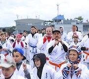 Beveik 300 vaikų ir suaugusiųjų ant Palangos oro uosto kilimo ir tūpimo tako i&scaron;laikė karatė egzaminą