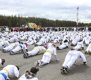 Beveik 300 vaikų ir suaugusiųjų ant Palangos oro uosto kilimo ir tūpimo tako i&scaron;laikė karatė egzaminą