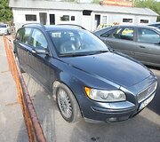 Pareigūno automobilis po avarijos