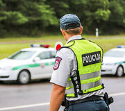 Rytinis reidas Vilniuje: ma&scaron;iną palikęs vairuotojas spruko nuo pareigūnų