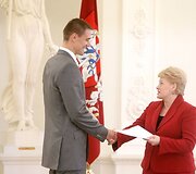 Krep&scaron;inio rinktinė sutikta Prezidentūroje, Vyriausybėje ir Seime