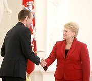 Krep&scaron;inio rinktinė sutikta Prezidentūroje, Vyriausybėje ir Seime