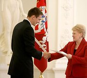 Krep&scaron;inio rinktinė sutikta Prezidentūroje, Vyriausybėje ir Seime