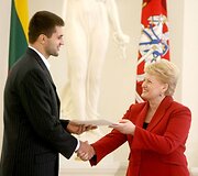 Krep&scaron;inio rinktinė sutikta Prezidentūroje, Vyriausybėje ir Seime