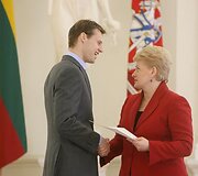 Krep&scaron;inio rinktinė sutikta Prezidentūroje, Vyriausybėje ir Seime