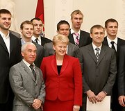 Krep&scaron;inio rinktinė sutikta Prezidentūroje, Vyriausybėje ir Seime