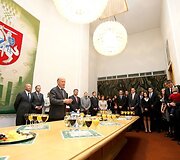 Krep&scaron;inio rinktinė sutikta Prezidentūroje, Vyriausybėje ir Seime