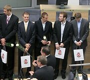 Krep&scaron;inio rinktinė sutikta Prezidentūroje, Vyriausybėje ir Seime