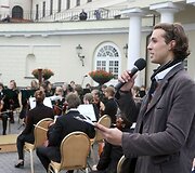 Koncertas vidiniame prezidentūros kiemelyje