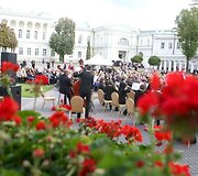 Koncertas vidiniame prezidentūros kiemelyje