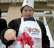 &bdquo;Sodo kraitėje&ldquo;, Vilniuje, žinomi Lietuvos žmonės gamino savo salotas