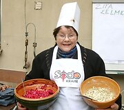 &bdquo;Sodo kraitėje&ldquo;, Vilniuje, žinomi Lietuvos žmonės gamino savo salotas