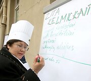 &bdquo;Sodo kraitėje&ldquo;, Vilniuje, žinomi Lietuvos žmonės gamino savo salotas