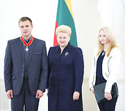 Prezidentė apdovanojo Parolimpiadoje medalius i&scaron;kovojusius Lietuvos sportininkus ir jų trenerius