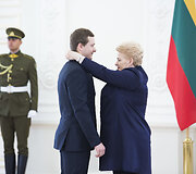 Prezidentė apdovanojo Parolimpiadoje medalius i&scaron;kovojusius Lietuvos sportininkus ir jų trenerius