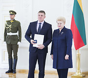 Prezidentė apdovanojo Parolimpiadoje medalius i&scaron;kovojusius Lietuvos sportininkus ir jų trenerius