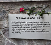 Atidengtos informacinės lentos apie Česlovą Milo&scaron;ą lietuvių, lenkų ir anglų kalbomis