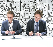 Ketinimų plėtoti veiklą mūsų &scaron;alyje memorandumą pasira&scaron;ė britų startuolio &bdquo;Revolut&ldquo; prezidentas Nikolajus Storonskis bei Lietuvos banko valdybos narys Marius Jurgilas