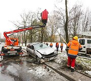 Vilniuje vertėsi &bdquo;Toyota Avensis&ldquo;, nukentėjo vairuotojas