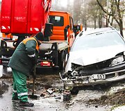 Vilniuje vertėsi &bdquo;Toyota Avensis&ldquo;, nukentėjo vairuotojas