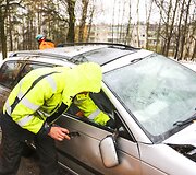 Vilniuje vertėsi &bdquo;Toyota Avensis&ldquo;, nukentėjo vairuotojas