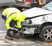 Vilniuje vertėsi &bdquo;Toyota Avensis&ldquo;, nukentėjo vairuotojas