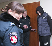 Į Vilniaus apylinkės teismą užkietėjęs kelių erelis buvo atvesdintas i&scaron; pataisos namų