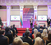 Dalia Grybauskaitė įteikė Globalios Lietuvos apdovanojimus