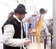 Kaziuko mugėje Vilniuje &ndash; netikėtos prekės ir minios žmonių. 