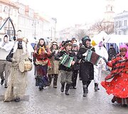 Kaziuką Vilniaus senamiestyje pakeitė Užgavėnių persirengėliai.