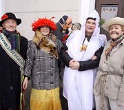 Kaziuką Vilniaus senamiestyje pakeitė Užgavėnių persirengėliai.