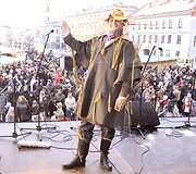 Kaziuką Vilniaus senamiestyje pakeitė Užgavėnių persirengėliai.