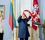 Dalia Grybauskaitė apdovanojo ordinu &bdquo;Už nuopelnus Lietuvai&ldquo; Didžiuoju kryžiumi Vokietijos gynybos ministrę Ursula von der Leyen