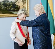 Dalia Grybauskaitė apdovanojo ordinu &bdquo;Už nuopelnus Lietuvai&ldquo; Didžiuoju kryžiumi Vokietijos gynybos ministrę Ursula von der Leyen