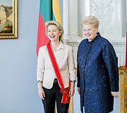 Dalia Grybauskaitė apdovanojo ordinu &bdquo;Už nuopelnus Lietuvai&ldquo; Didžiuoju kryžiumi Vokietijos gynybos ministrę Ursula von der Leyen