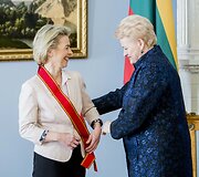 Dalia Grybauskaitė apdovanojo ordinu &bdquo;Už nuopelnus Lietuvai&ldquo; Didžiuoju kryžiumi Vokietijos gynybos ministrę Ursula von der Leyen