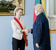 Dalia Grybauskaitė apdovanojo ordinu &bdquo;Už nuopelnus Lietuvai&ldquo; Didžiuoju kryžiumi Vokietijos gynybos ministrę Ursula von der Leyen